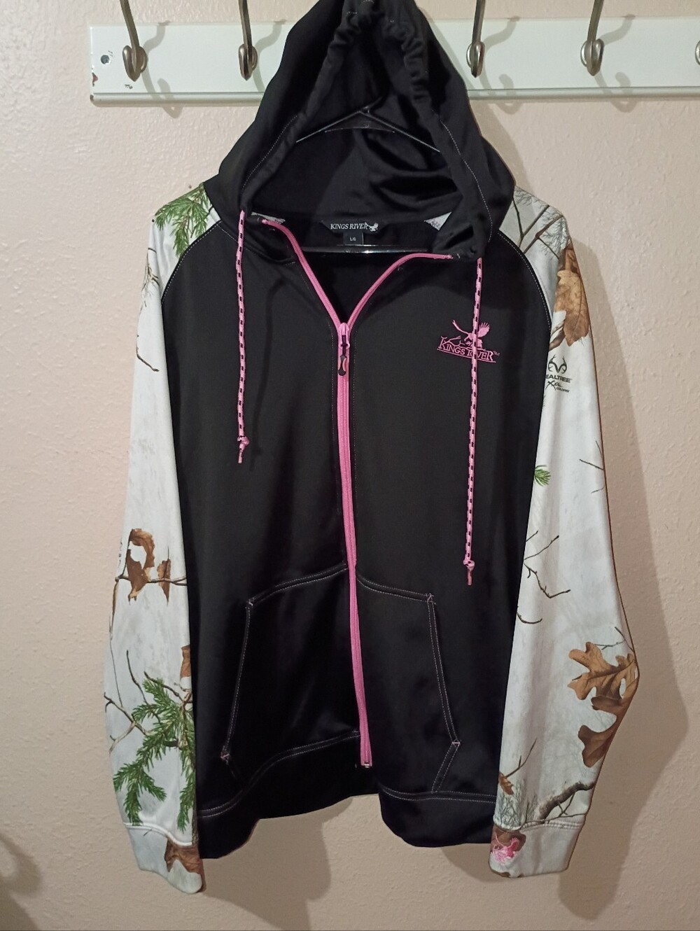 King's River Size Large Camo Hooded Jacket with Pink Trim